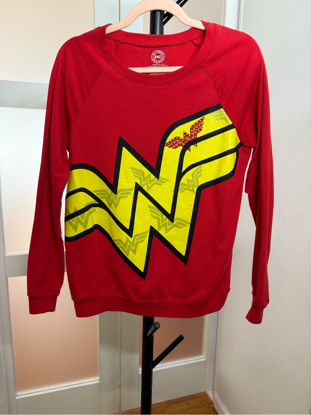 DC Comics Official Wonder Woman Red Crewneck Sweatshirt , size M.